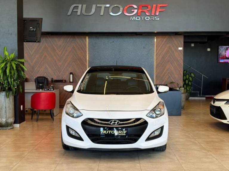 HYUNDAI - I30 - 2015/2015 - Branca - R$ 74.900,00