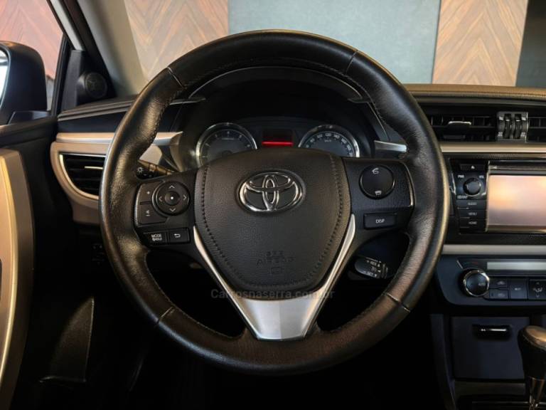 TOYOTA - COROLLA - 2015/2015 - Branca - R$ 88.900,00