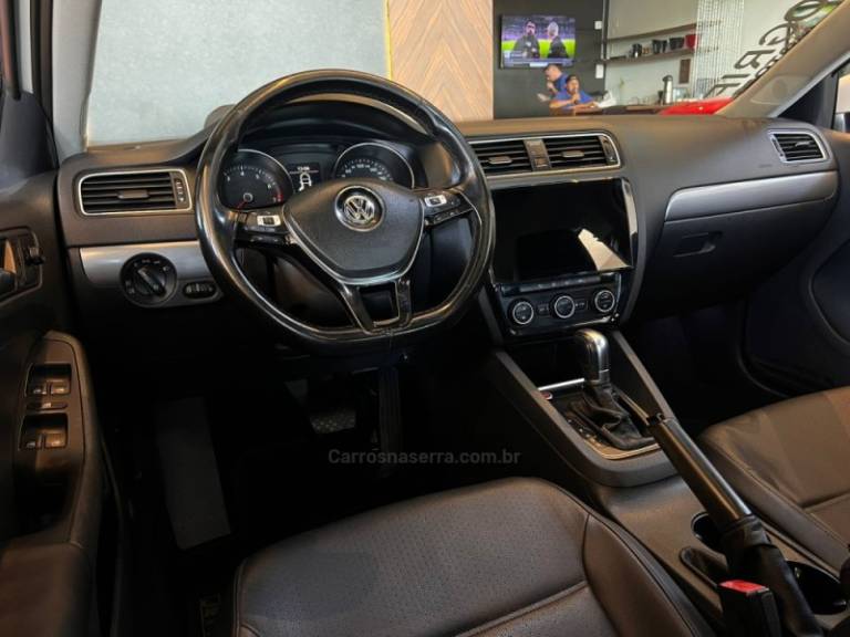 VOLKSWAGEN - JETTA - 2017/2017 - Branca - R$ 84.900,00