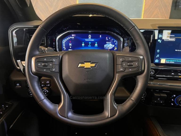 CHEVROLET - SILVERADO - 2023/2024 - Branca - R$ 459.900,00