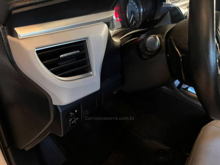 TOYOTA - COROLLA - 2015/2015 - Branca - R$ 88.900,00