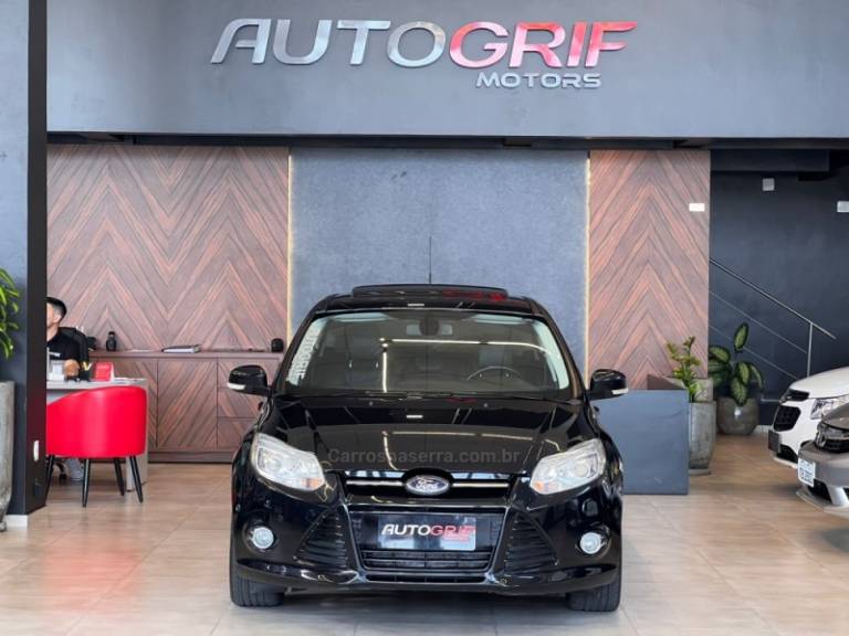 FORD - FOCUS - 2015/2015 - Preta - R$ 58.900,00