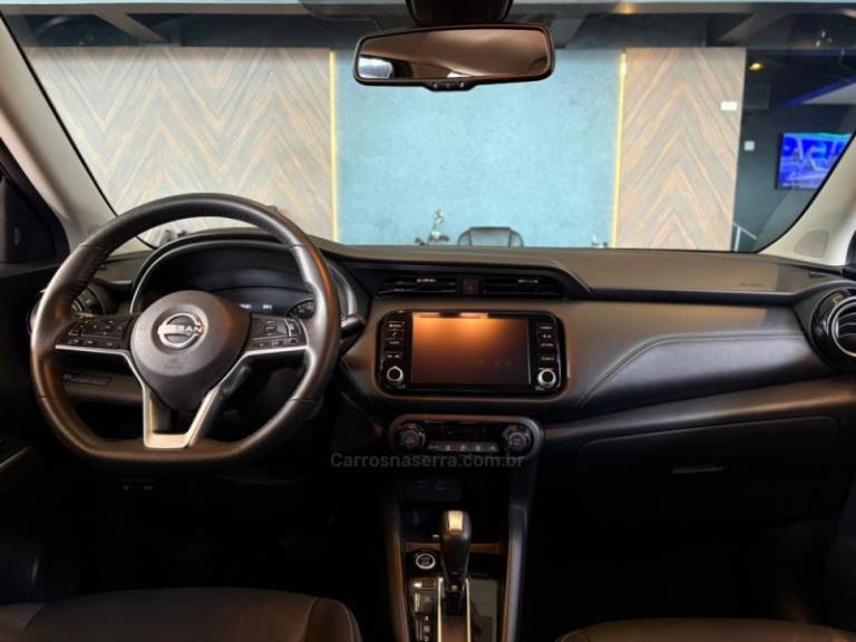 NISSAN - KICKS - 2023/2024 - Vermelha - R$ 119.900,00