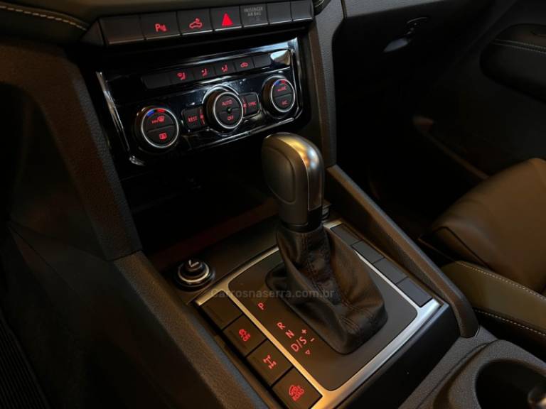 VOLKSWAGEN - AMAROK - 2024/2025 - Preta - R$ 326.900,00