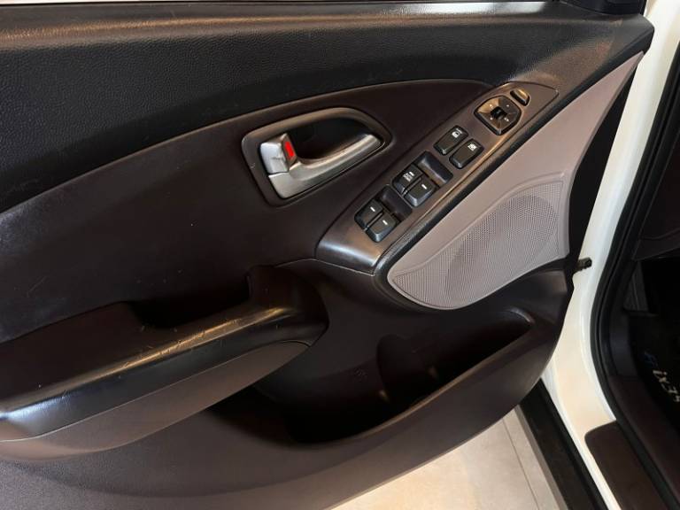 HYUNDAI - IX35 - 2011/2012 - Branca - R$ 49.900,00