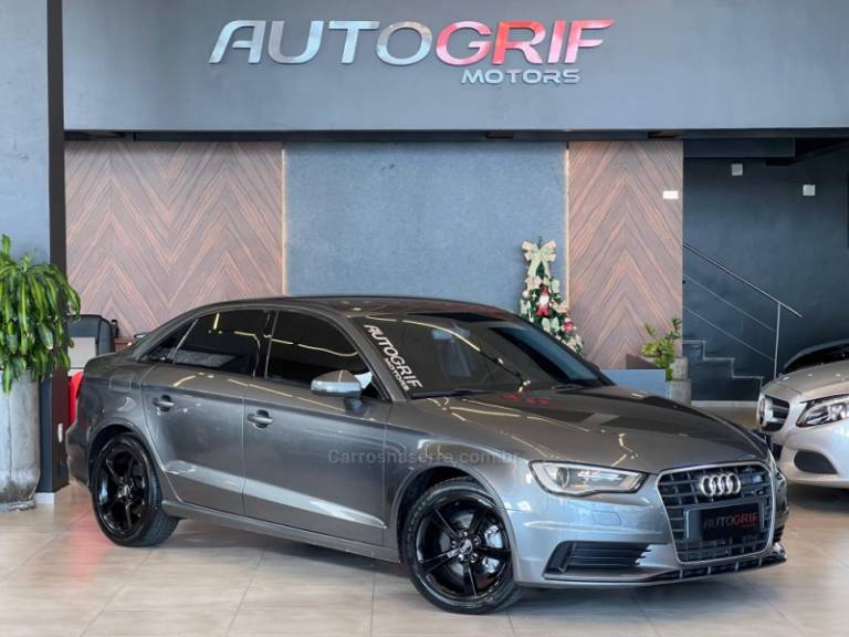 AUDI - A3 - 2015/2016 - Cinza - R$ 78.900,00