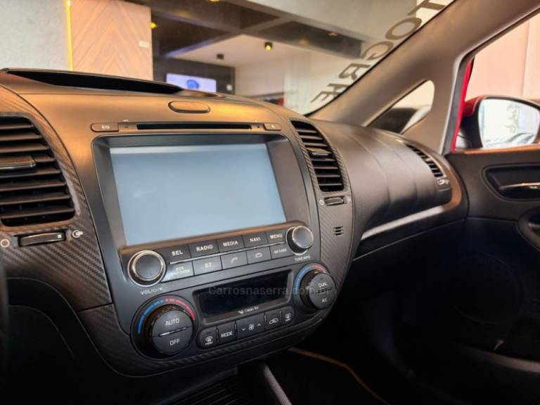 KIA MOTORS - CERATO - 2014/2014 - Vermelha - R$ 64.900,00