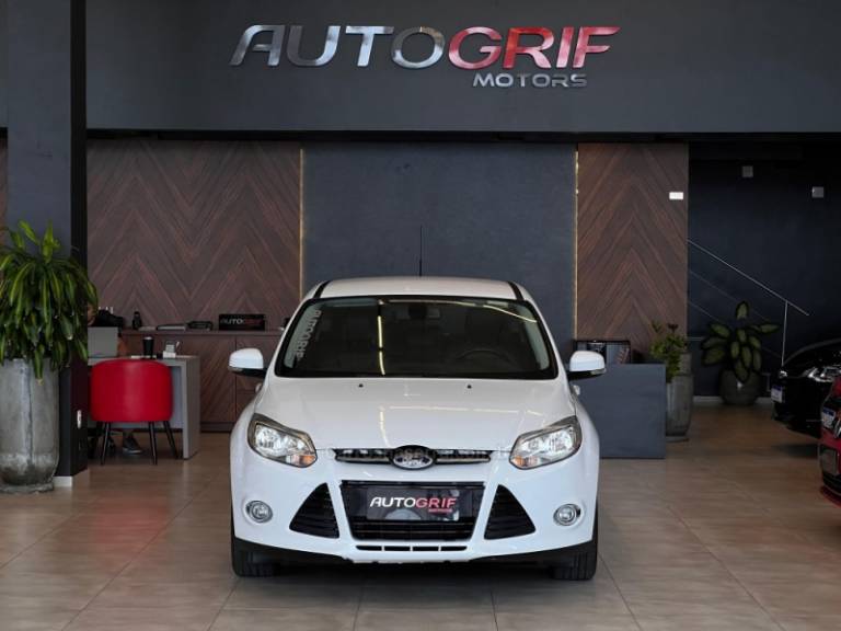 FORD - FOCUS - 2015/2015 - Branca - R$ 57.900,00