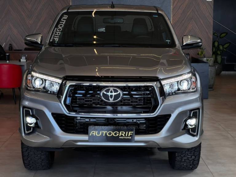 TOYOTA - HILUX - 2018/2019 - Prata - R$ 208.900,00