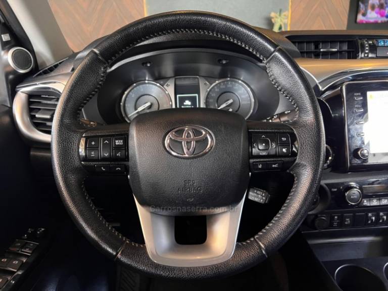 TOYOTA - HILUX - 2021/2021 - Branca - R$ 258.900,00