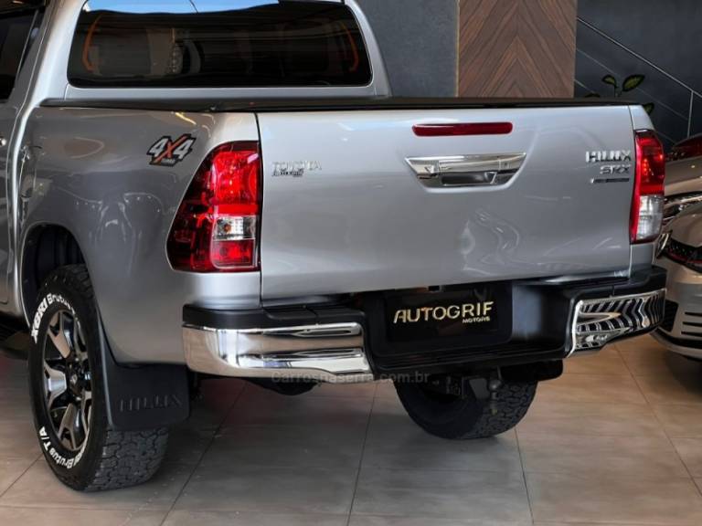 TOYOTA - HILUX - 2018/2019 - Prata - R$ 208.900,00