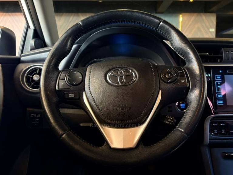 TOYOTA - COROLLA - 2019/2019 - Branca - R$ 105.900,00