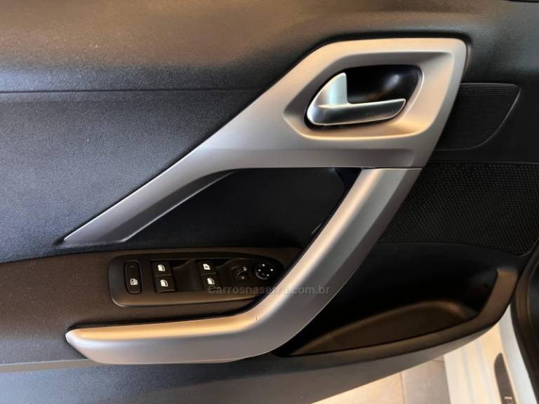 PEUGEOT - 208 - 2017/2017 - Branca - R$ 58.900,00