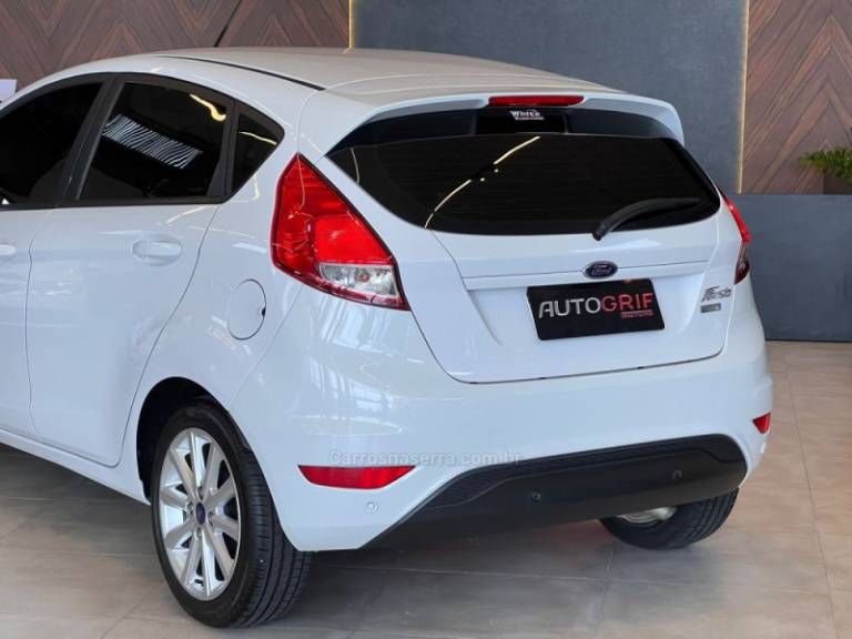 FORD - FIESTA - 2018/2018 - Branca - R$ 63.900,00