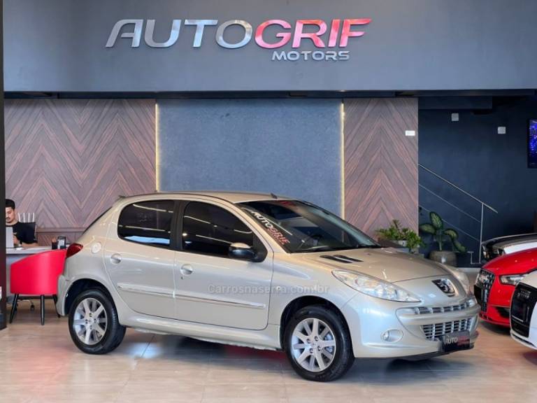 PEUGEOT - 207 - 2012/2013 - Bronze - R$ 27.900,00