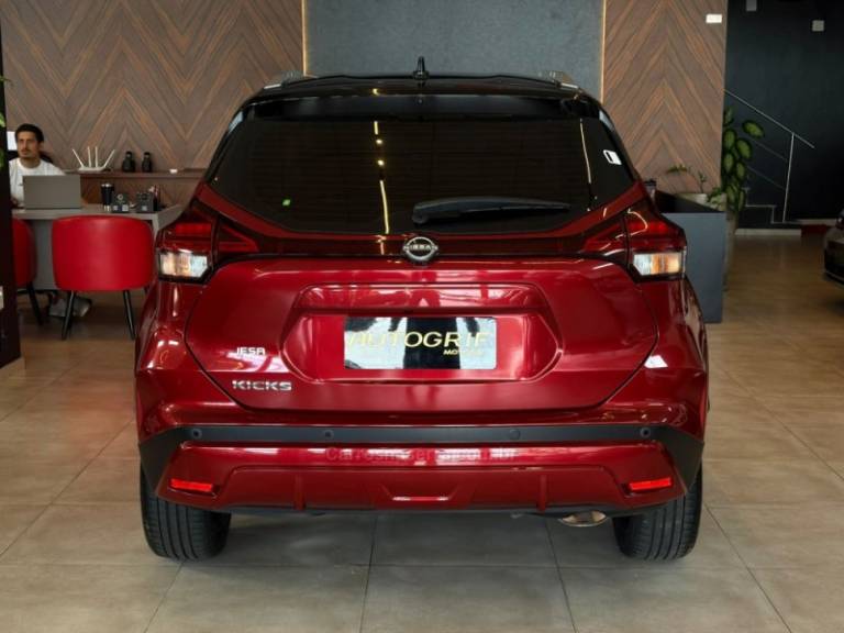 NISSAN - KICKS - 2023/2024 - Vermelha - R$ 119.900,00