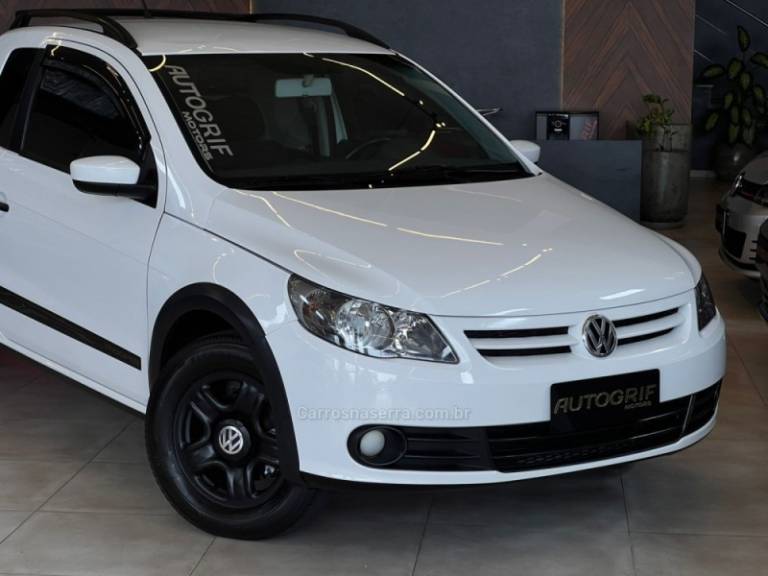 VOLKSWAGEN - SAVEIRO - 2012/2012 - Branca - R$ 48.900,00
