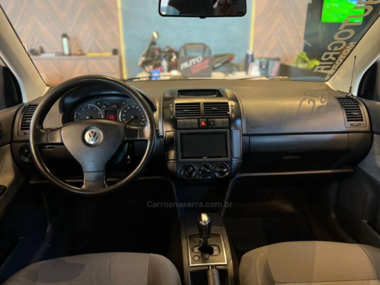 VOLKSWAGEN - POLO SEDAN - 2009/2010 - Prata - R$ 36.900,00