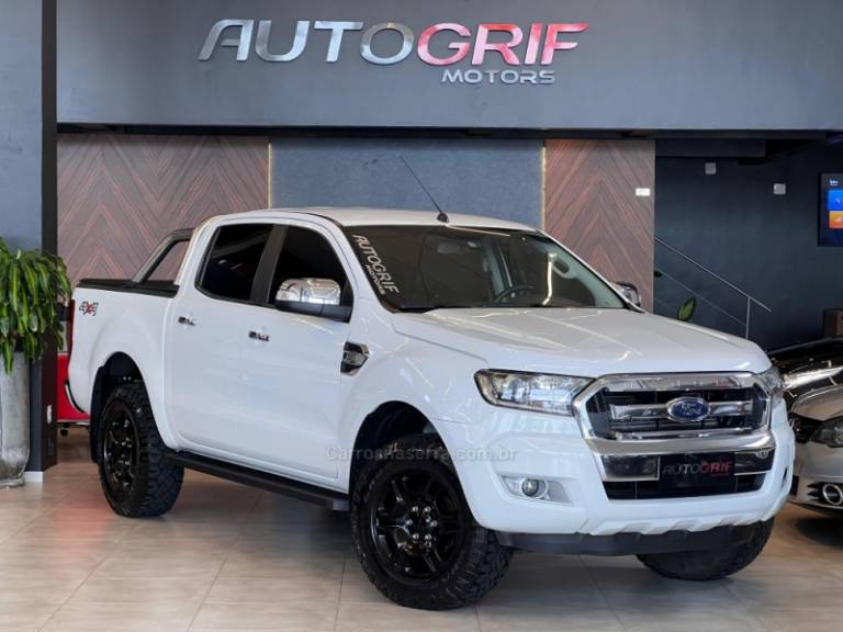 FORD - RANGER - 2016/2017 - Branca - R$ 138.900,00