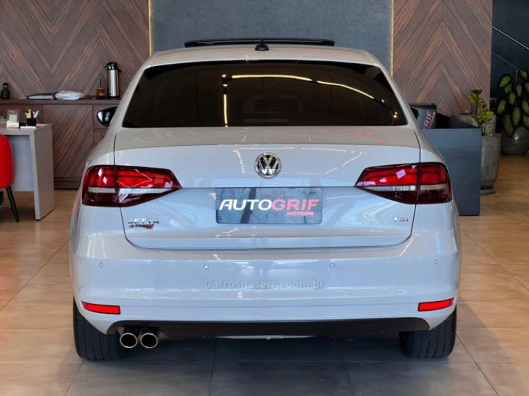 VOLKSWAGEN - JETTA - 2017/2017 - Cinza - R$ 89.900,00