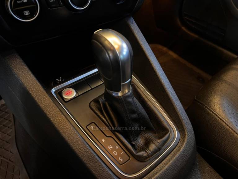 VOLKSWAGEN - JETTA - 2016/2017 - Branca - R$ 83.900,00