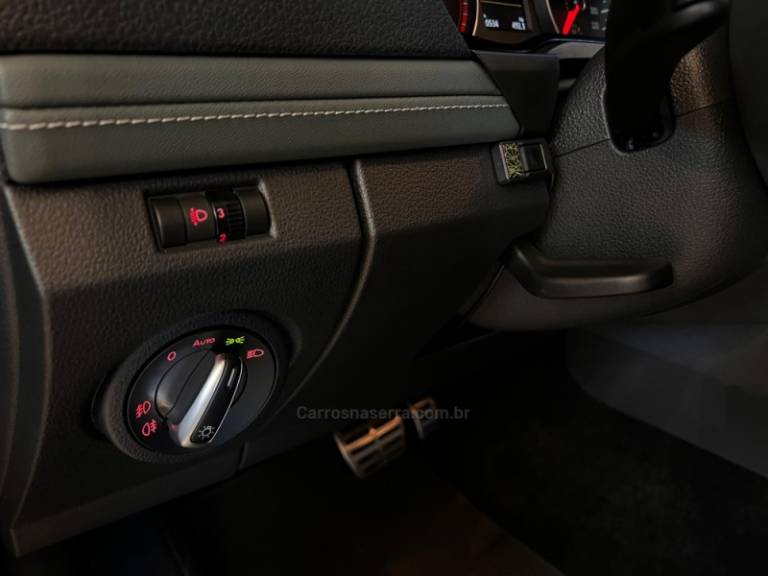 VOLKSWAGEN - AMAROK - 2024/2025 - Preta - R$ 326.900,00