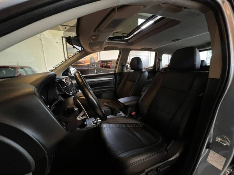 MITSUBISHI - OUTLANDER - 2015/2015 - Prata - R$ 75.900,00