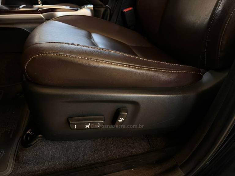 TOYOTA - HILUX SW4 - 2019/2019 - Preta - R$ 238.900,00