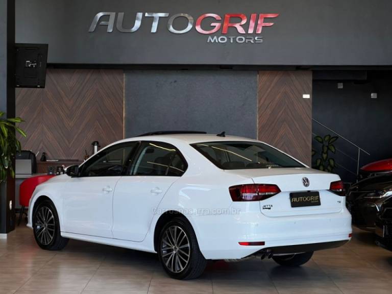 VOLKSWAGEN - JETTA - 2017/2017 - Branca - R$ 84.900,00