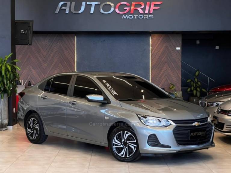 CHEVROLET - ONIX - 2023/2024 - Cinza - R$ 64.900,00