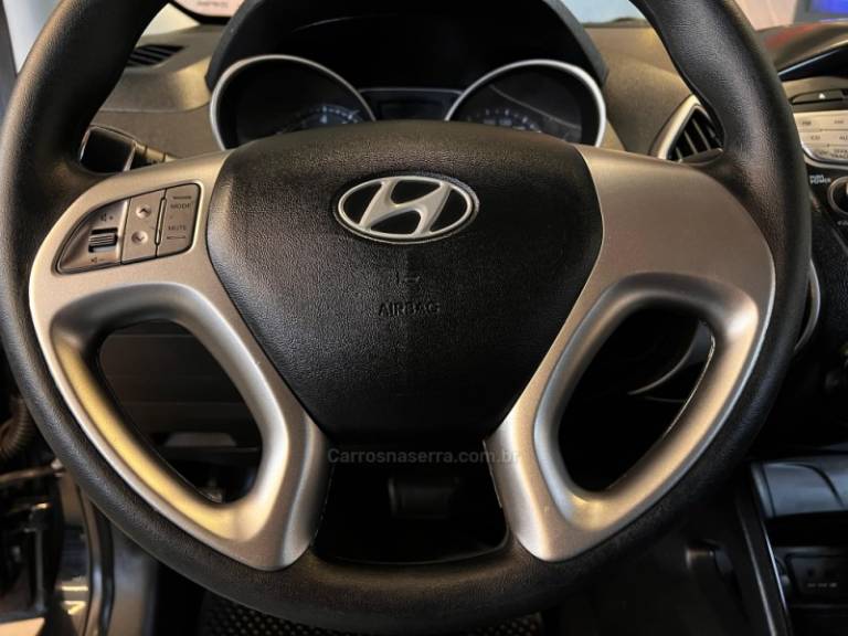 HYUNDAI - IX35 - 2010/2011 - Preta - R$ 61.900,00