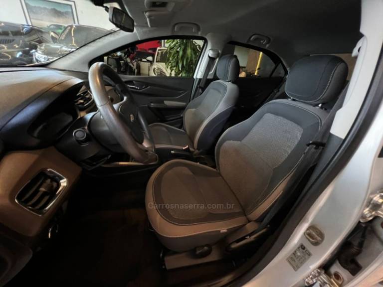 CHEVROLET - PRISMA - 2015/2015 - Prata - R$ 51.900,00