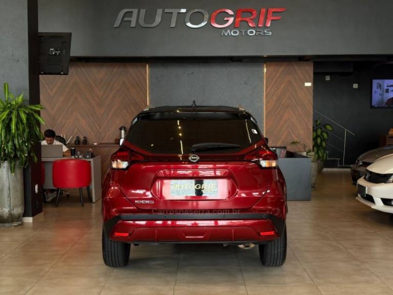 NISSAN - KICKS - 2023/2024 - Vermelha - R$ 119.900,00