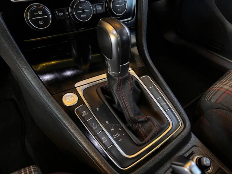 VOLKSWAGEN - GOLF - 2016/2016 - Prata - R$ 139.900,00