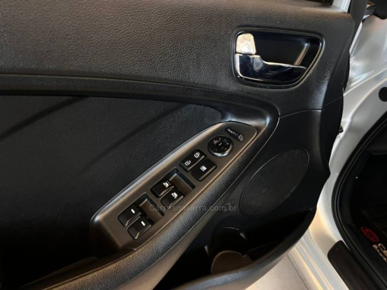 KIA MOTORS - CERATO - 2014/2014 - Prata - R$ 63.900,00