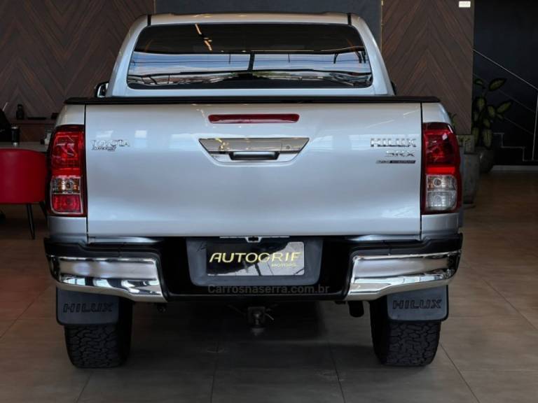 TOYOTA - HILUX - 2018/2019 - Prata - R$ 208.900,00