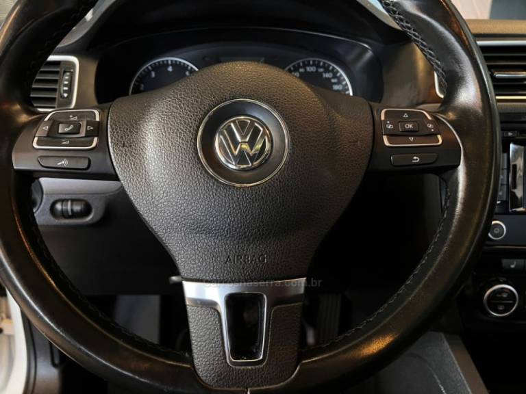 VOLKSWAGEN - JETTA - 2014/2014 - Branca - R$ 78.900,00