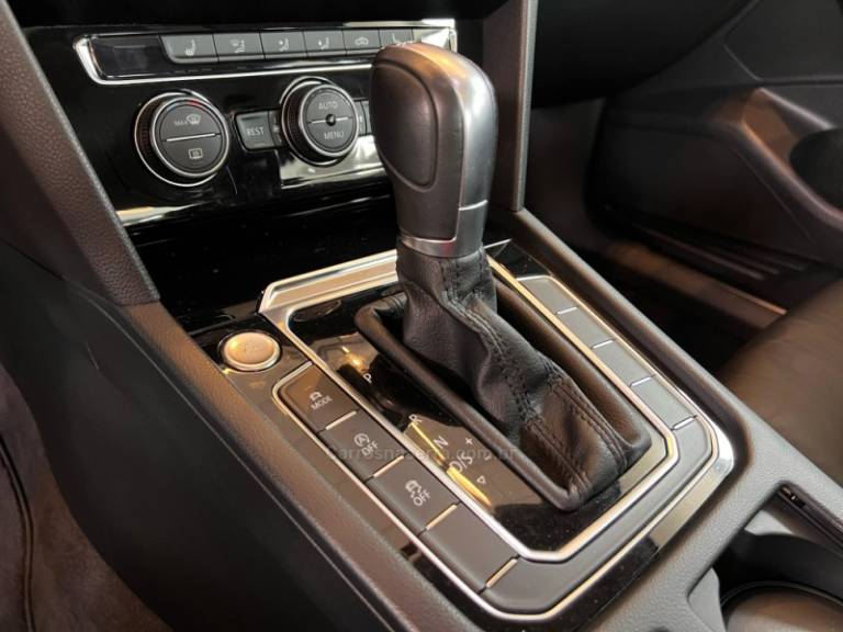 VOLKSWAGEN - PASSAT - 2018/2018 - Branca - R$ 143.900,00