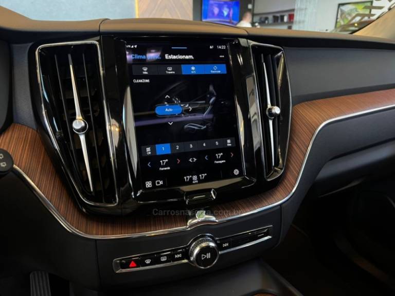 VOLVO - XC60 - 2022/2023 - Cinza - R$ 298.900,00