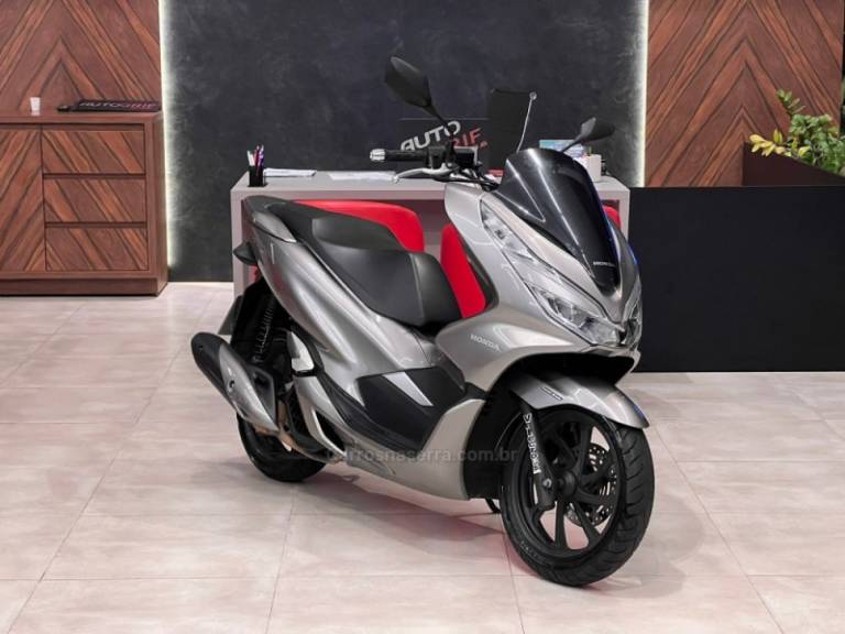 HONDA - PCX - 2018/2019 - Branca - R$ 16.900,00