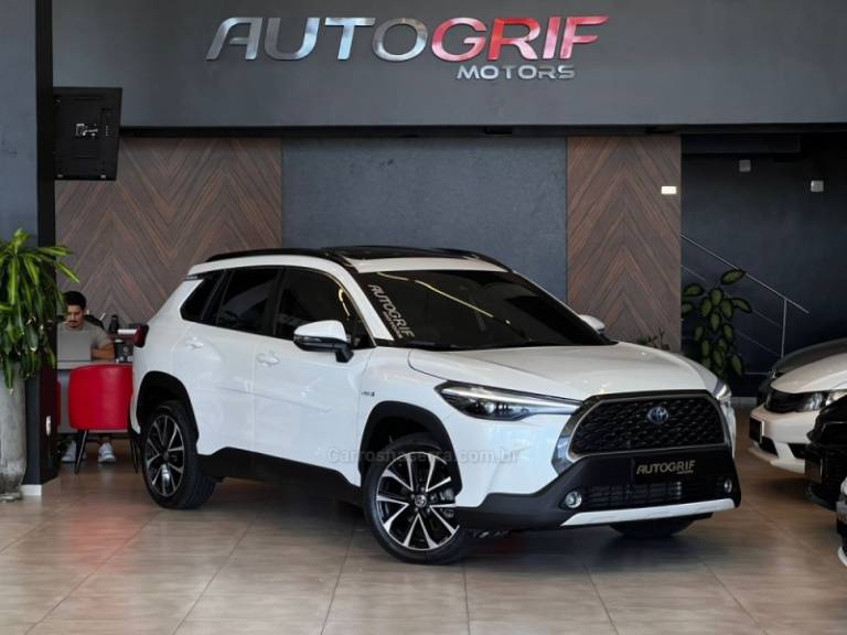 TOYOTA - COROLLA - 2022/2023 - Branca - R$ 165.900,00