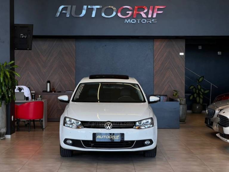 VOLKSWAGEN - JETTA - 2014/2014 - Branca - R$ 78.900,00