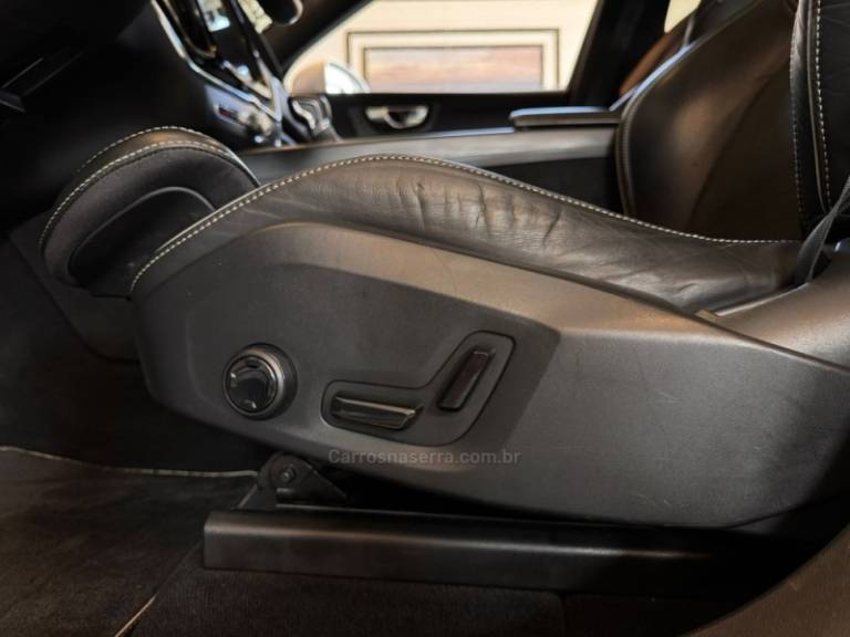 VOLVO - XC60 - 2018/2018 - Branca - R$ 159.900,00