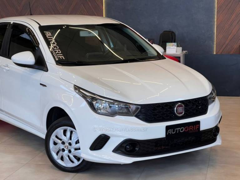 FIAT - ARGO - 2017/2018 - Branca - R$ 53.900,00