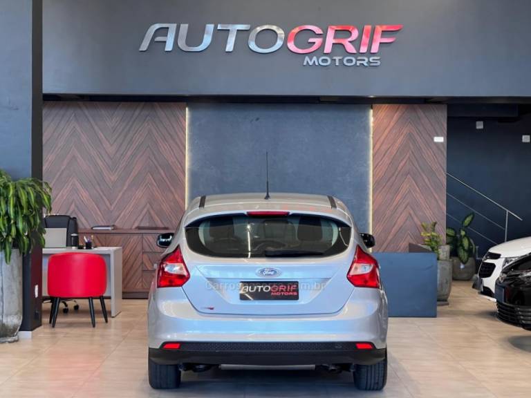 FORD - FOCUS - 2014/2015 - Prata - R$ 56.900,00