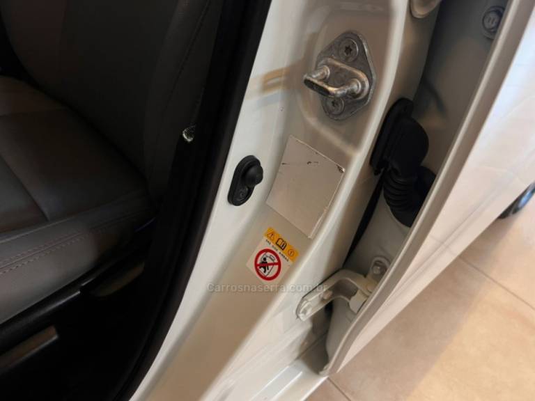 TOYOTA - COROLLA - 2015/2015 - Branca - R$ 88.900,00