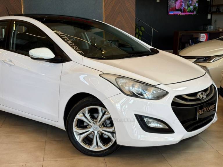 HYUNDAI - I30 - 2015/2015 - Branca - R$ 74.900,00