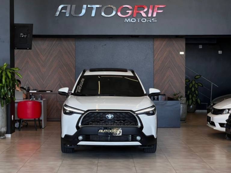 TOYOTA - COROLLA - 2022/2023 - Branca - R$ 165.900,00