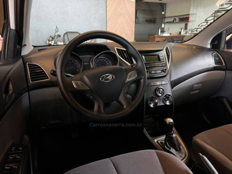 HYUNDAI - HB20S - 2018/2019 - Branca - R$ 55.900,00