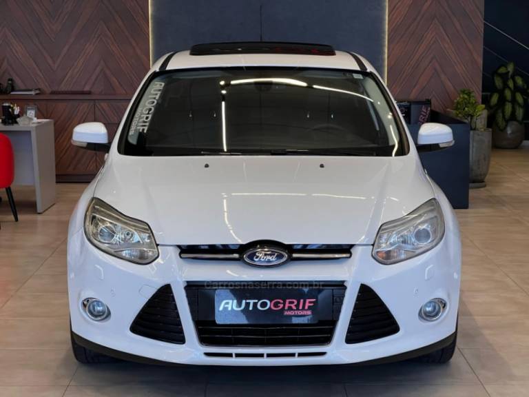 FORD - FOCUS - 2015/2015 - Branca - R$ 58.900,00